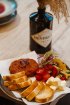 Tatár beefsteak vajjal és friss zöldségekkel